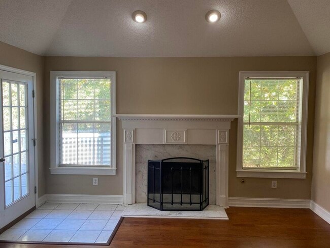 Building Photo - 92 Gleneagles Way