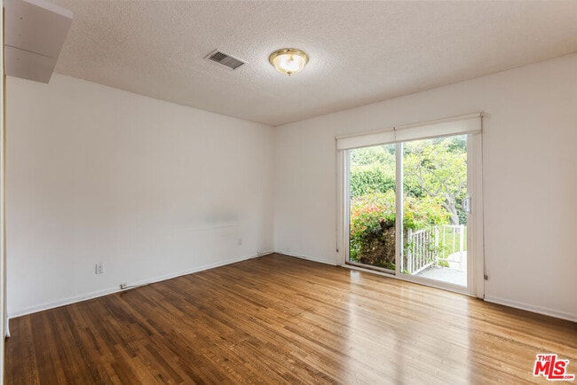 Building Photo - 459 S Bundy Dr