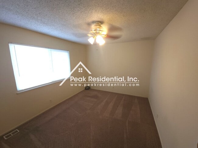 Building Photo - Spacious Rosemont Area 2bd/1ba Condo - Great Price!