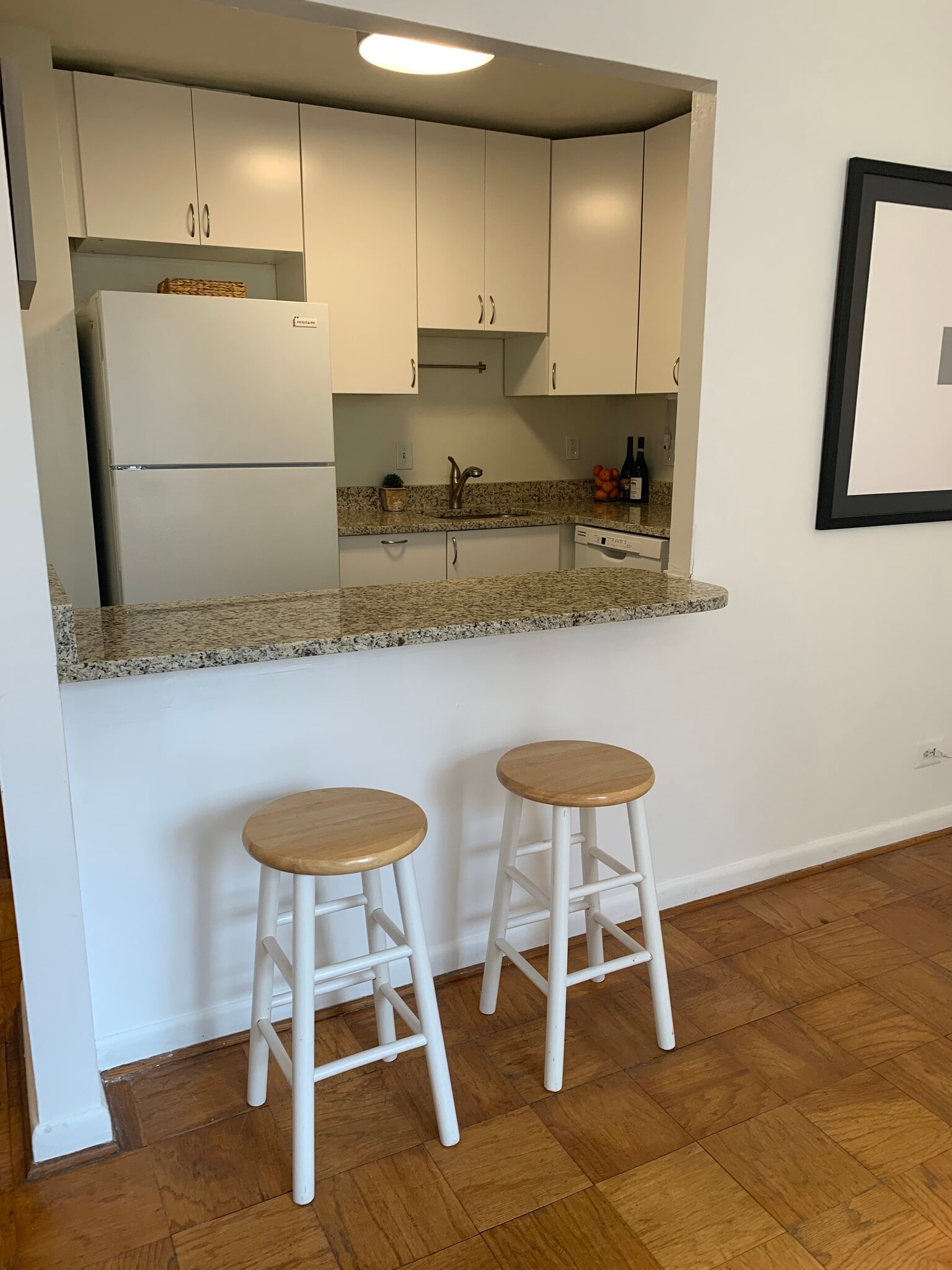 Breakfast bar great for preparing food and eating - 1260 21st St NW