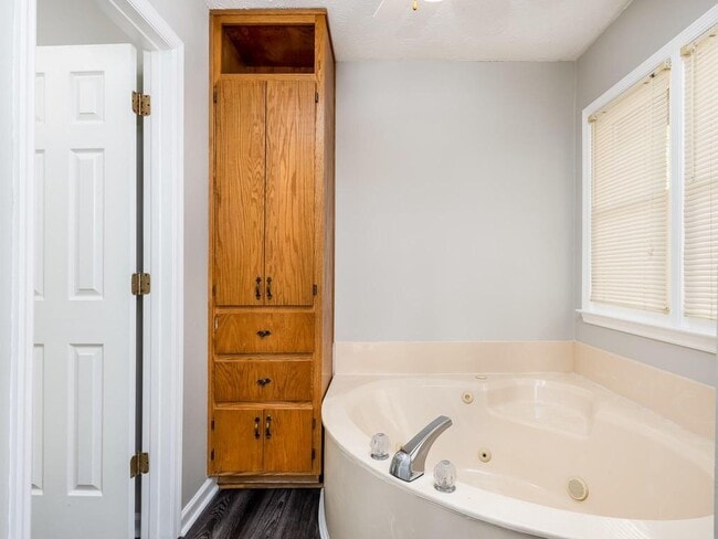 Building Photo - 753 Daphne Ln