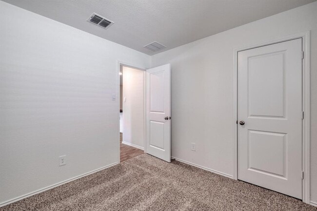 Building Photo - 346 Bull Lake Cir
