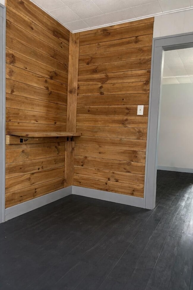 Building Photo - 110 E Monico St