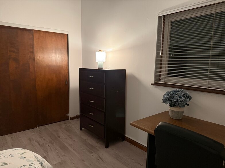 Building Photo - 1049 Danby Rd