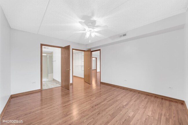 Building Photo - 5555 N Cumberland Ave