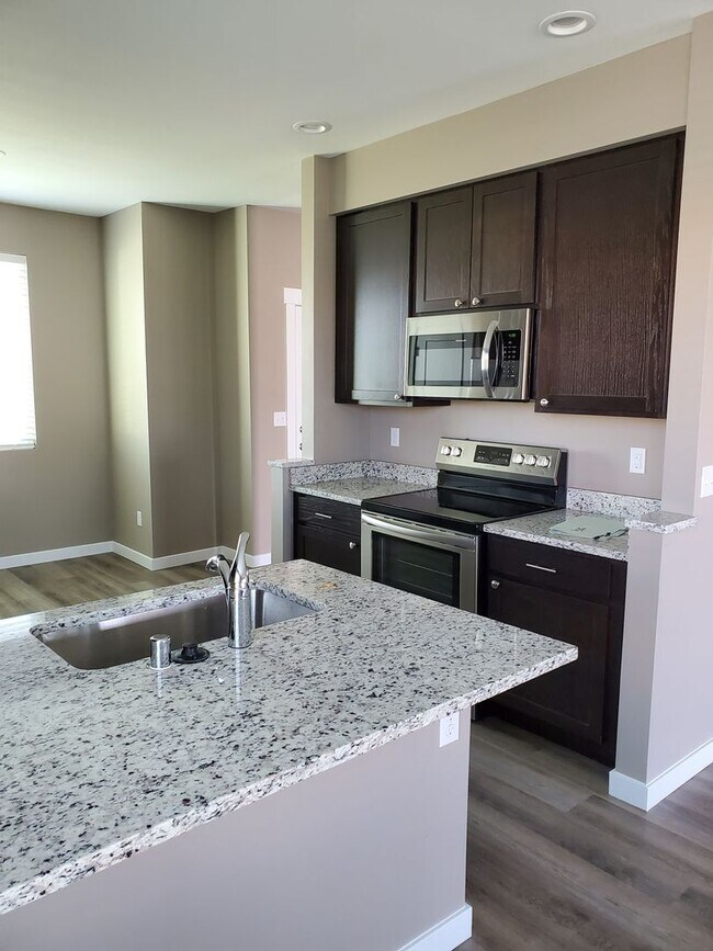 Building Photo - All Appliances, Garage & Fenced Yard