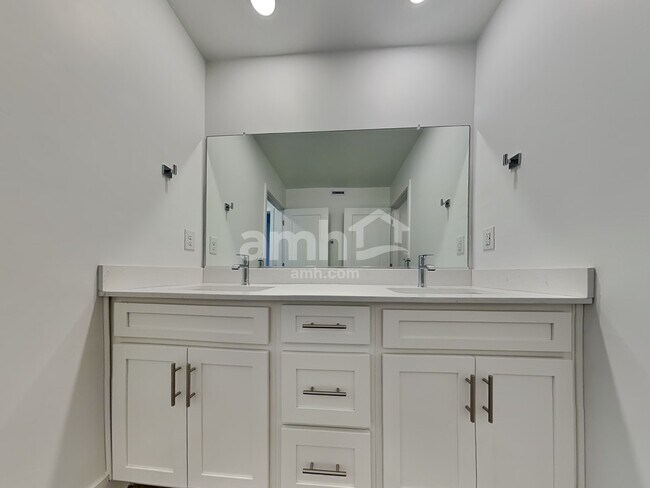 Building Photo - 7430 Keller Ln