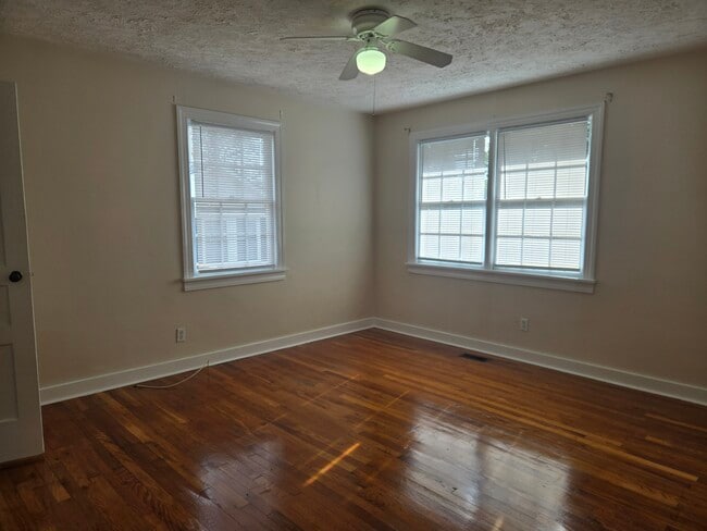 Building Photo - 1006 Holden St