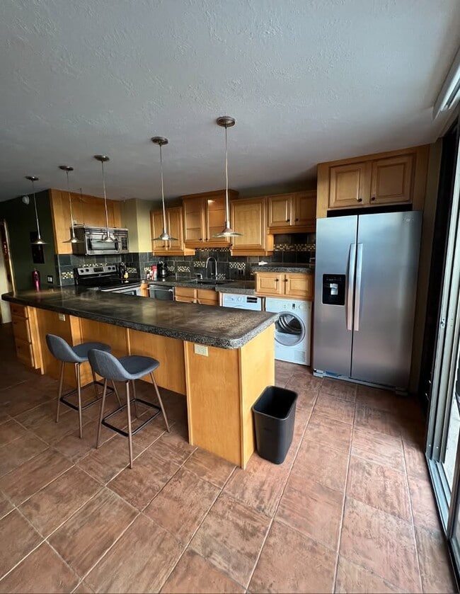 Full-sized Appliances - 1630 Liholiho St