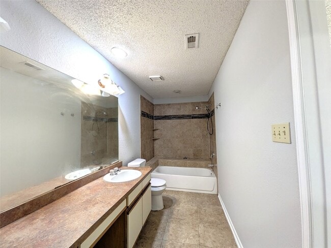 Building Photo - 323 Teakwood Ln