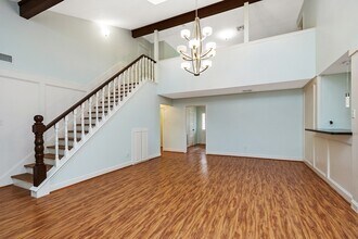 Building Photo - 5511 Greentree Dr