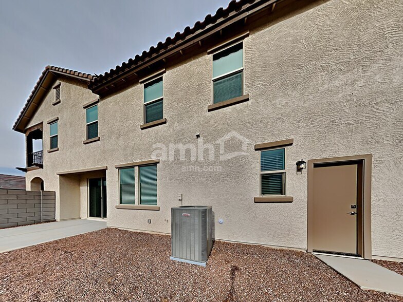 Building Photo - 897 S 150th Dr
