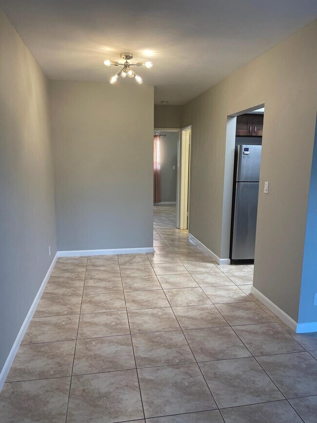 Building Photo - 4521 NE 21st Ave