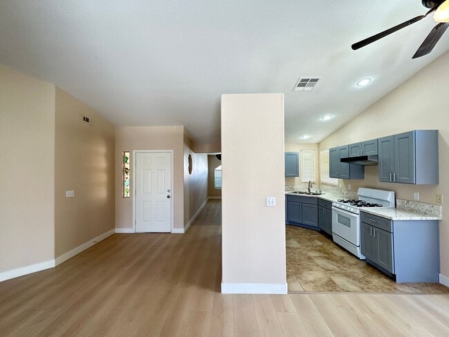 Building Photo - Vista Del Sol-Phase 8