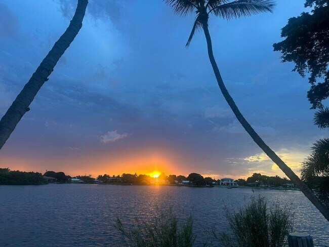 Building Photo - 25 NW 24th Ct