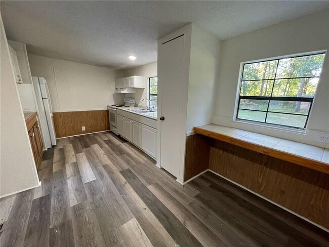 Building Photo - 111 Plott Dr