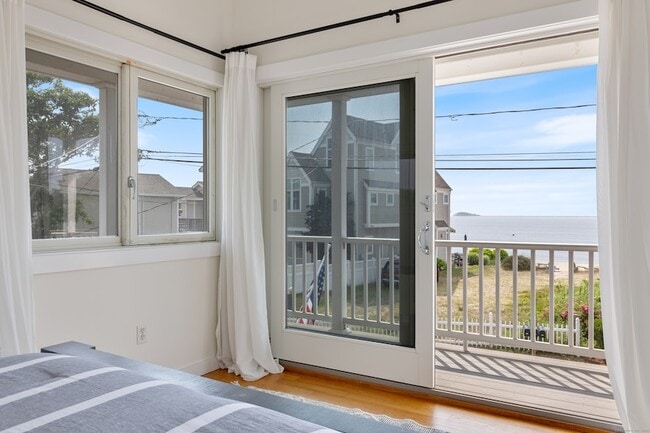 Building Photo - 176 Shore Rd