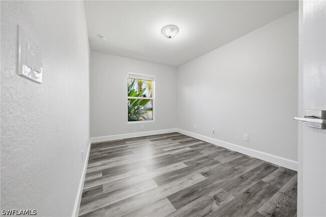 Building Photo - 4621 25th St SW