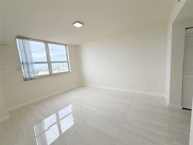 Building Photo - 19501 W Country Club Dr