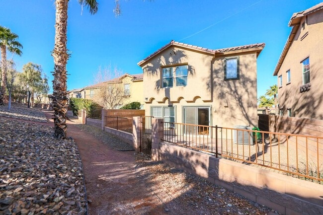 Building Photo - 3 BEDROOM HOME IN HENDERSON!