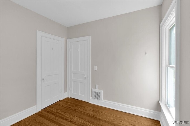 Building Photo - 146 Lancaster Ave