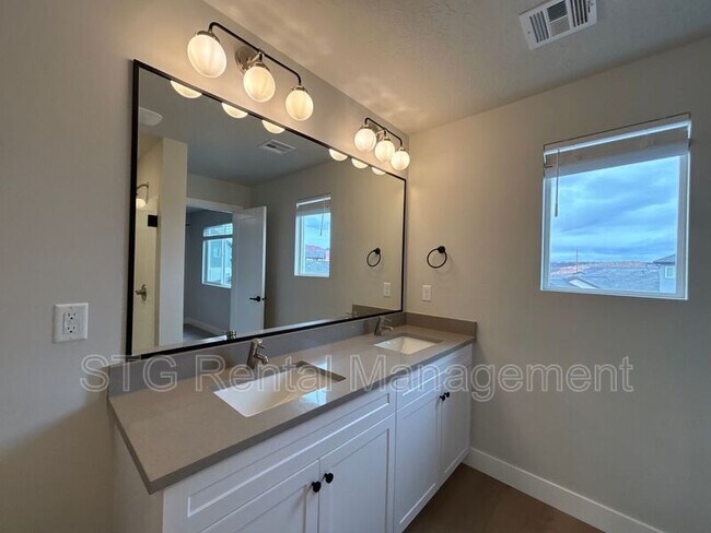 Building Photo - 3963 Fossil Way