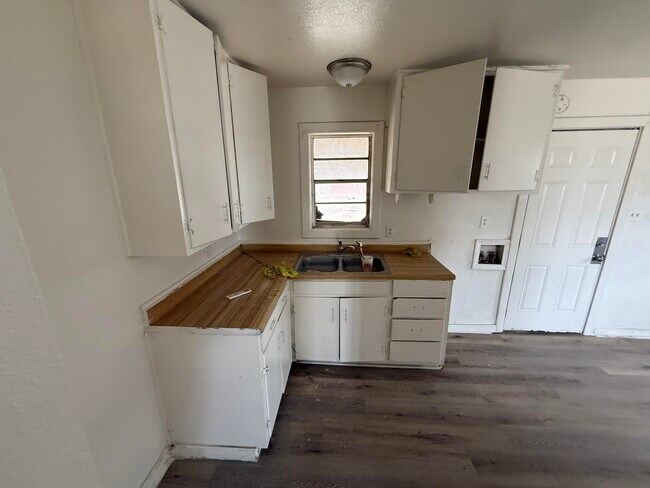 Building Photo - 2806 E 30th St