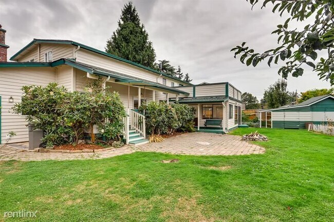 Building Photo - 1305 37th St SE