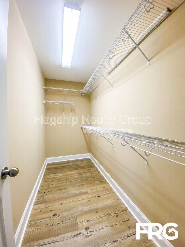 Building Photo - 203 Carew Dr