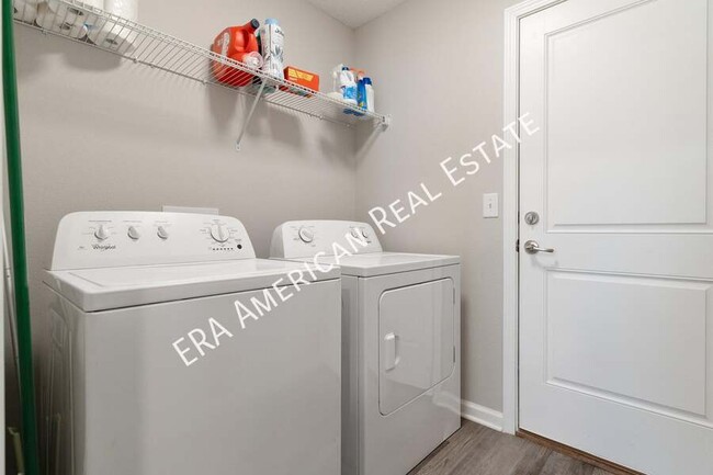 Building Photo - 6002 Colton Blaine Ct