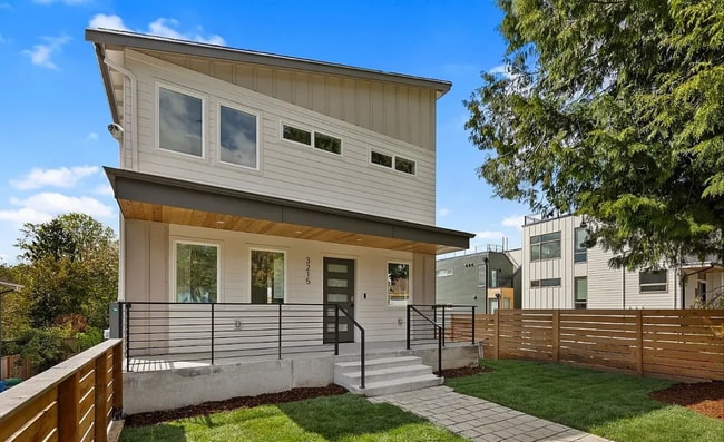 Primary Photo - 3215 37th Pl S