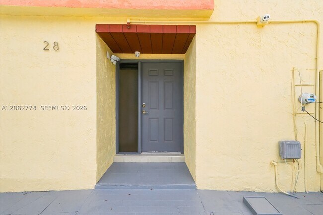 Building Photo - 9674 Fontainebleau Blvd