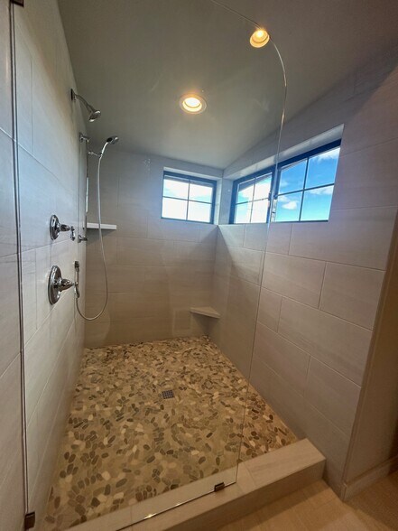 Building Photo - 1370 SW Obsidian Ave