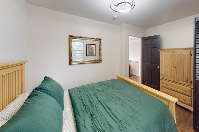 Building Photo - 2002 Ridgemont Rd