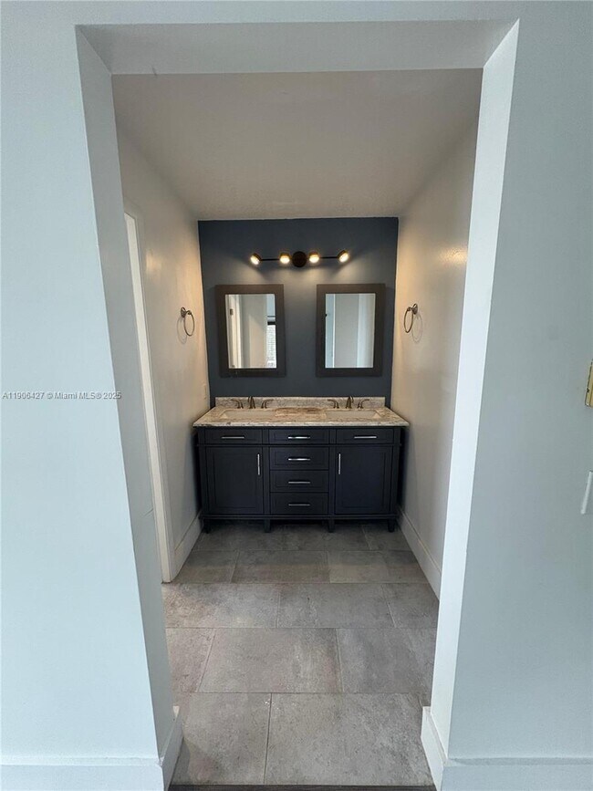 Building Photo - 1499 Presidio Dr