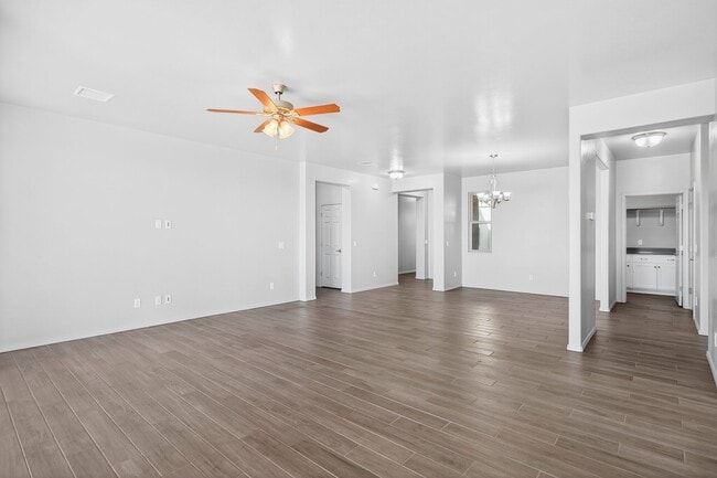 Building Photo - King Ranch