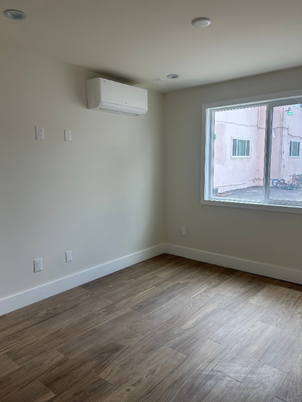 Building Photo - 825 W Colden Ave