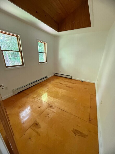 Building Photo - 12 Utopian Trail