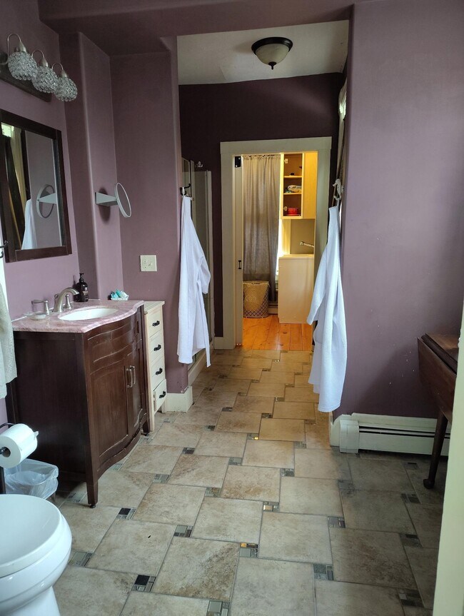 Building Photo - 113 School St