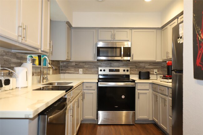 Building Photo - 2103 Place Rebecca Ln