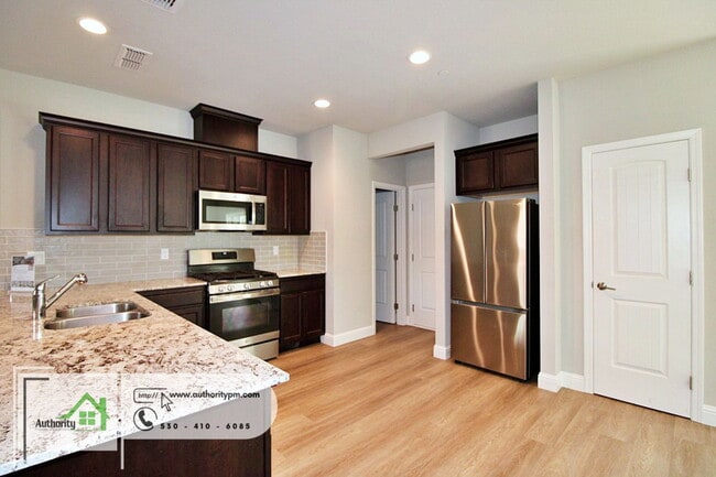 Building Photo - 867 Congaree Ln