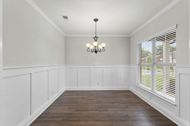 Building Photo - 3BR Home with Bonus Loft & Spa-Inspired Pr...