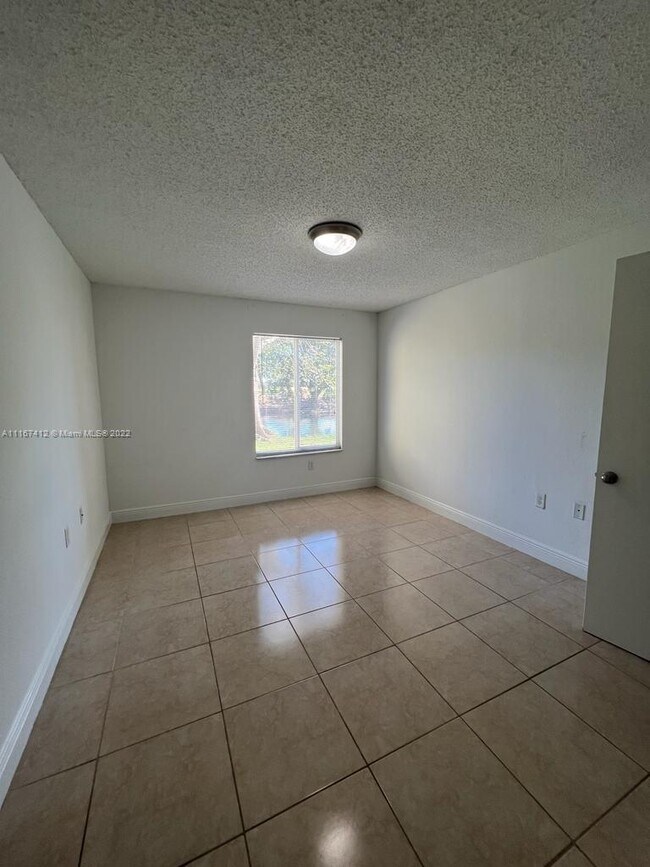 Building Photo - 13060 Vista Isles Dr