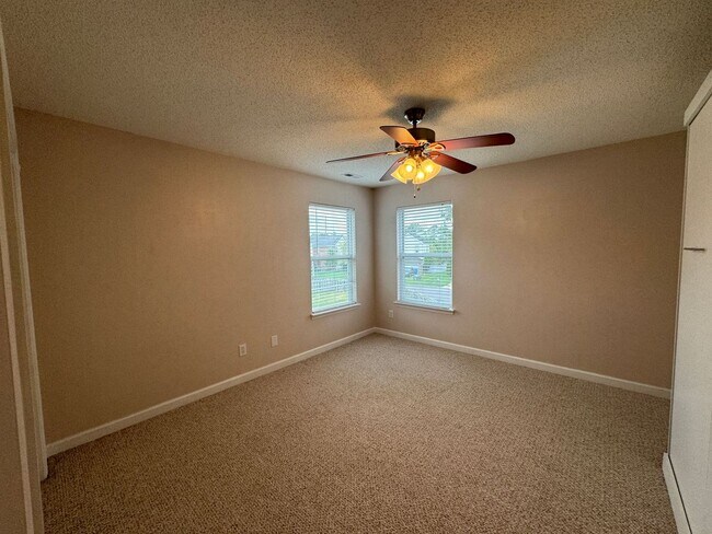 Building Photo - Beautiful 3 Bedroom Single Family Home near Chics Beach!!!