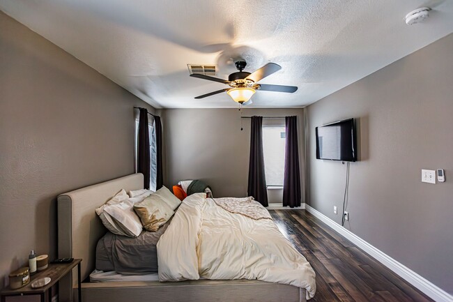 Building Photo - 2 Master Bedrooms