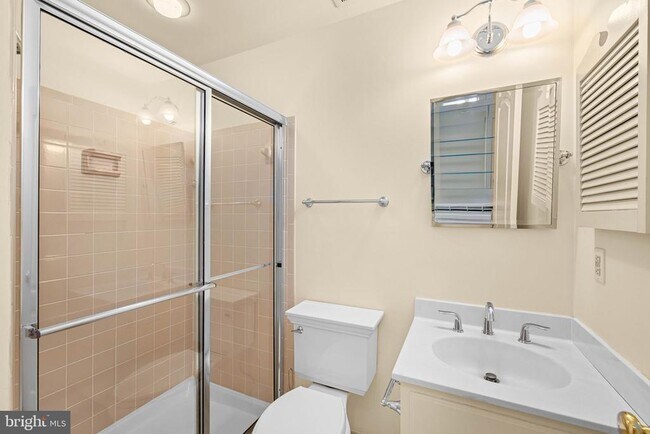 Building Photo - 4049 Mansion Dr NW