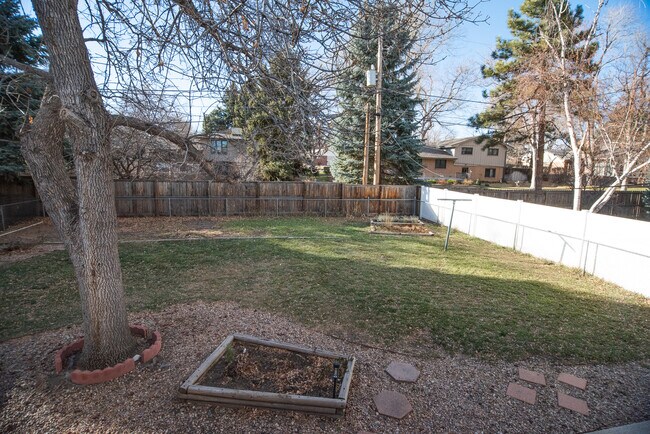 Building Photo - 9 Paramount Pkwy