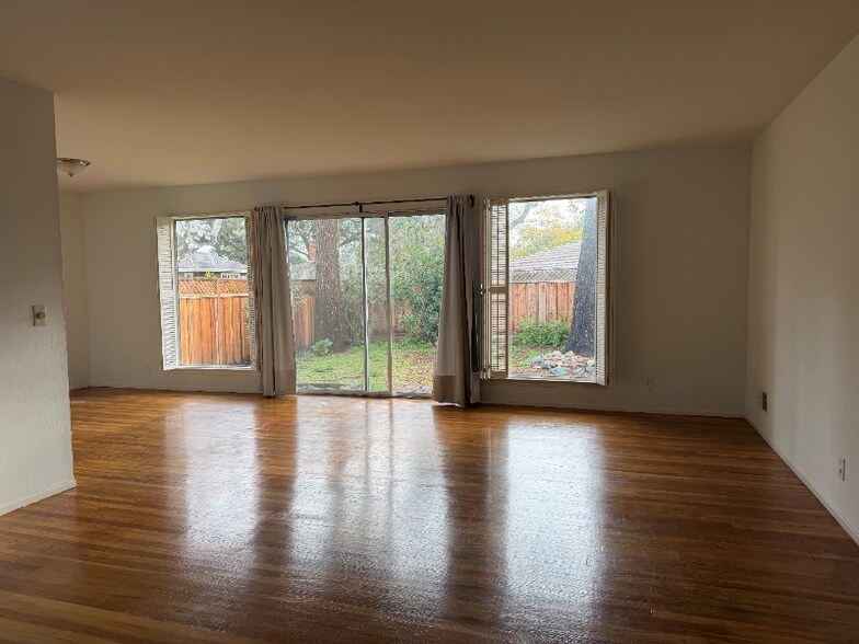 Building Photo - 1941 Perry Ave