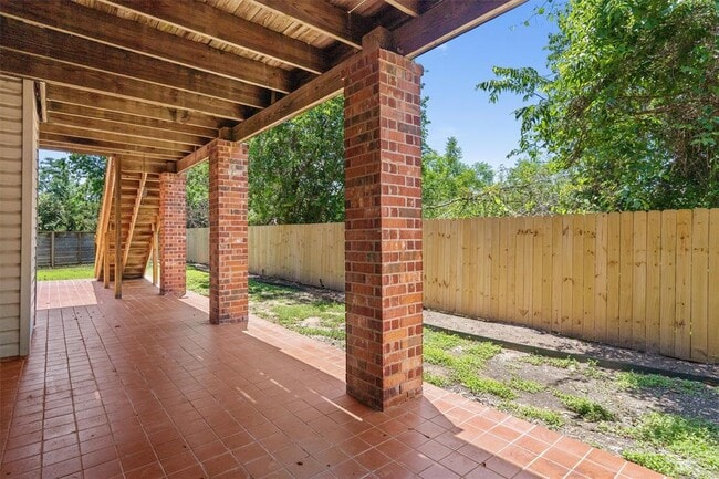 Building Photo - 201 Covala Dr
