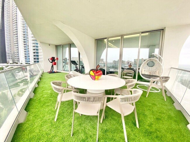 Building Photo - 16901 Collins Ave